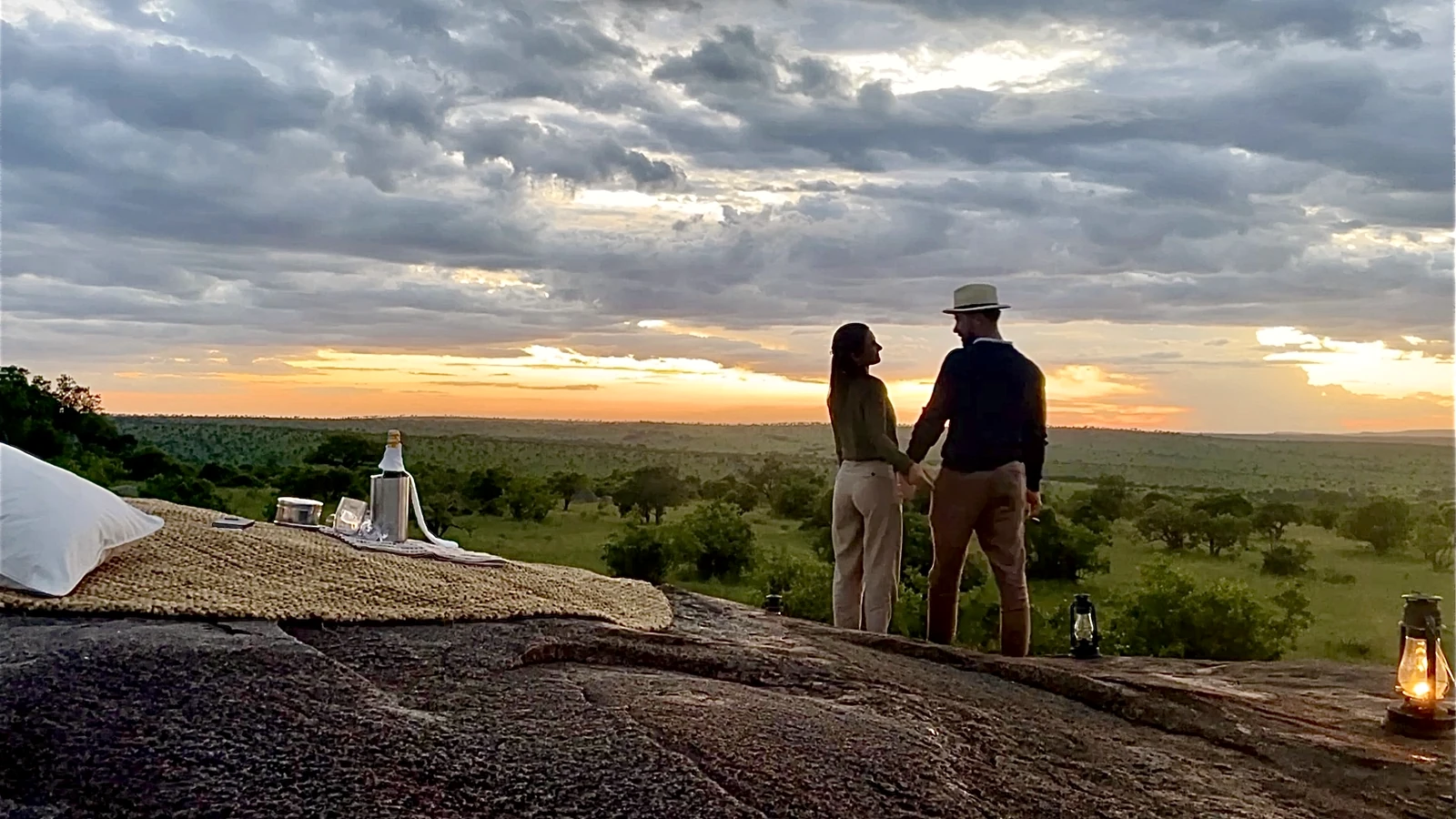 Gemeinsamer Sonnenuntergang mit weiter Aussicht